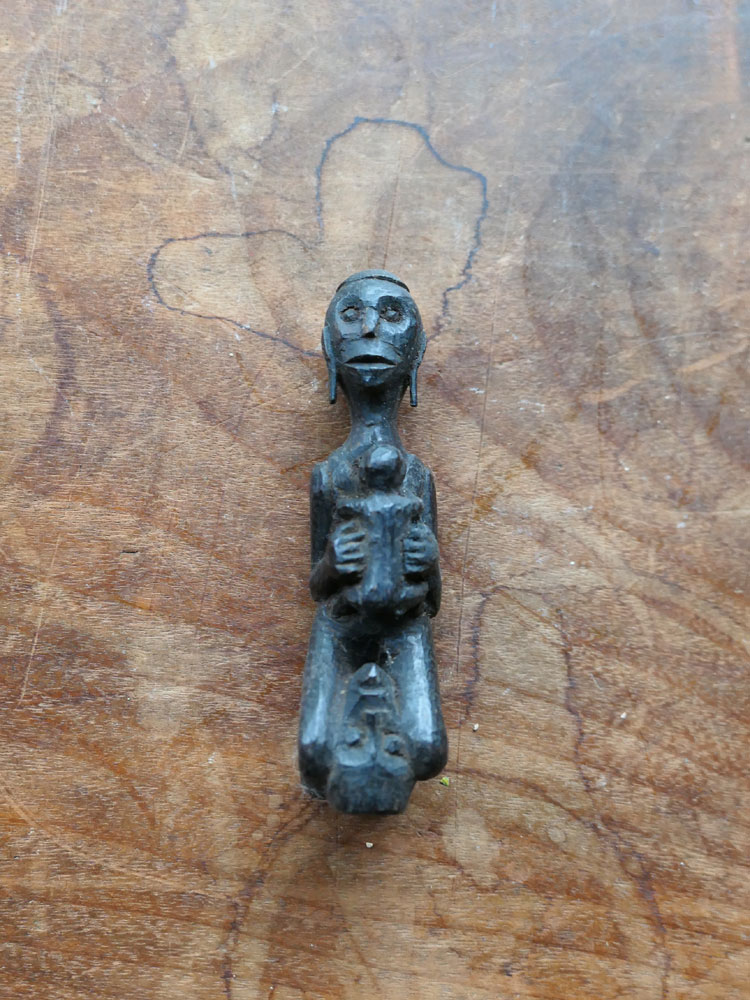 1930年代頃パプアニューギニア・木彫・女性像・h9cm