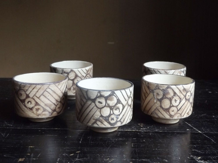 昭和時代頃・瀬戸・加藤華仙・志野釉・串団子図・筒茶碗・五客組 | Chawan,Seto,ceramic,Kato Kasen,cir1930